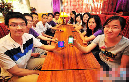 圖6、2012年6月,天津大學對應屆畢業生畢業去向統計發現,來自精儀學院的一男一女兩個宿舍,12名學生(6男6女)全部實現讀研深造。其中最牛男生寢室的6名同學分別美國南加州大學、上海交大、北京工大、天津大學錄取;最牛女生寢室6名同學有三名去美國深造,三名留在本校讀研。